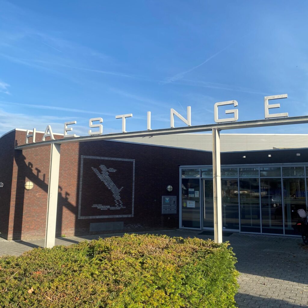 De BOSA-regeling voor sportaccommodaties staat onder druk. Door een lager budget, grote belangstelling en een loting na een storing in het aanvraagportaal is onzeker of alle projecten subsidie krijgen. Dat kan ook gevolgen hebben voor dorpshuizen en multifunctionele accommodaties waarin sport en ontmoeting samenkomen.
